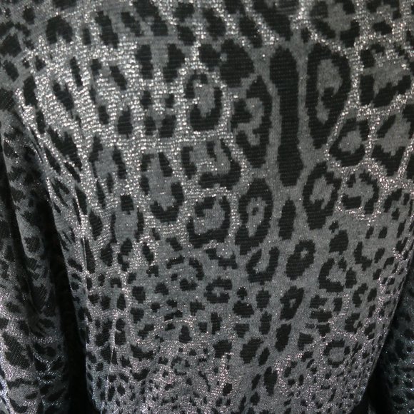 Questions Butterfly Top- Size M - Picture 5 of 10